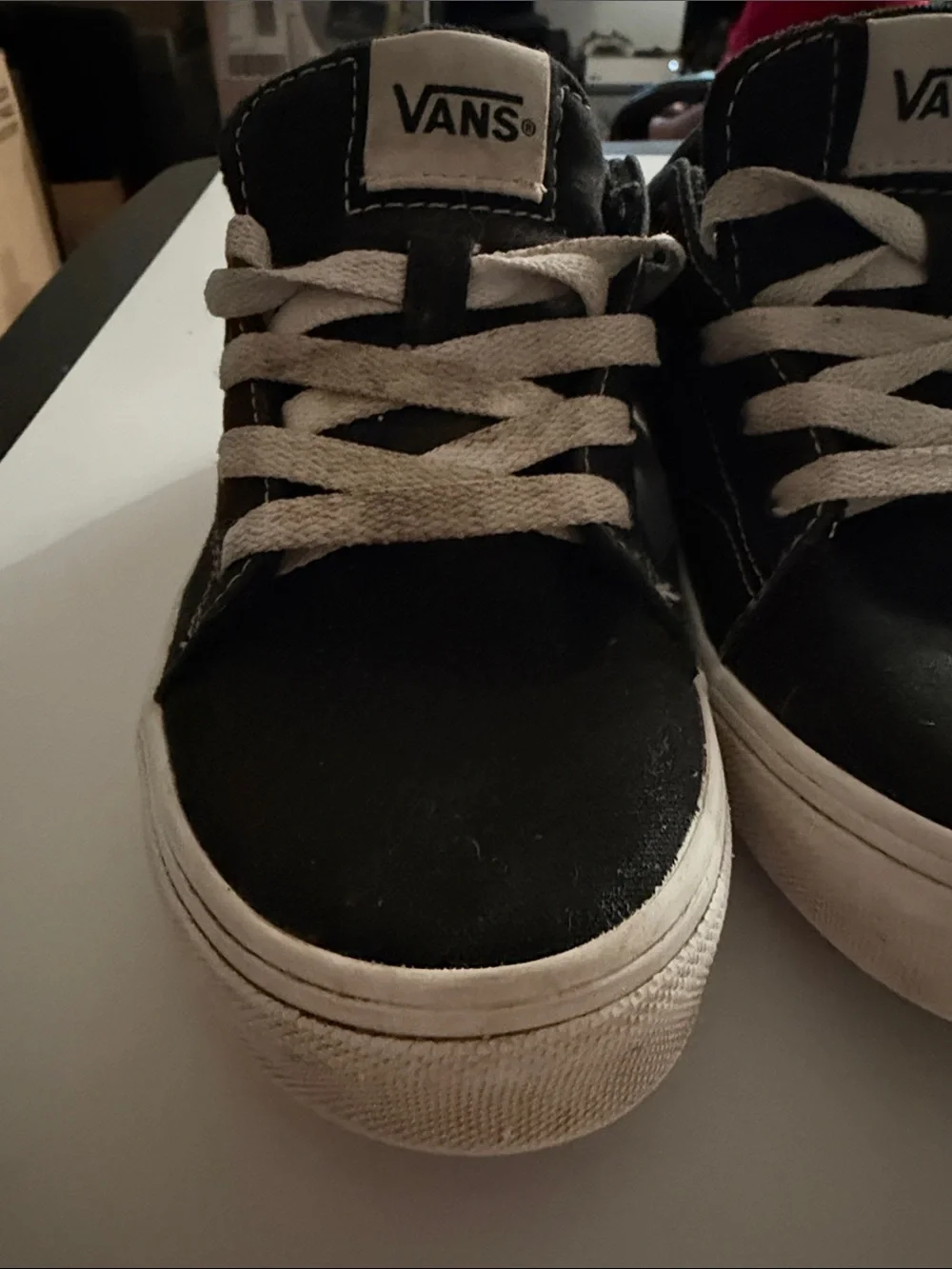 Vans Youth 3.5 big boy Black and White Low-Top Sneakers